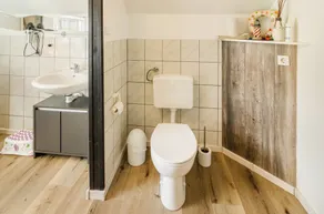 Apartamento 'Djuren' com terraço privado, jardim partilhado e Wi-Fi - Image 3
