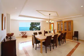 Unique Sea Front, Beach 5 mins walk, Large Heated Jacuzzi - Image 3