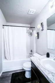 Beautiful Oasis with a splash of Glam - Image 4