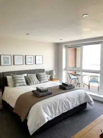 Beautiful Seafront Home with Amazing Views! - Image 5