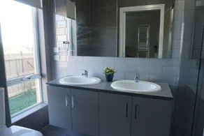 Cheerful 4 Bedroom Home In a Pleasing Location - Image 4