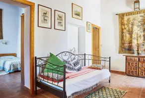 Rural escape with mountain views - Image 4
