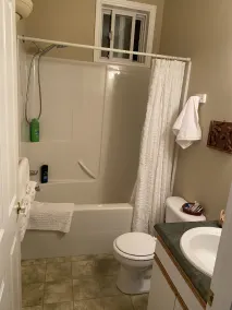 Knox Mountain Hillside suite nestled between mountains, 5 min from Okanagan Lake - Image 2