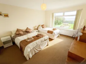 11 Shorecroft -  a family house that sleeps 8 guests  in 3 bedrooms - Image 3