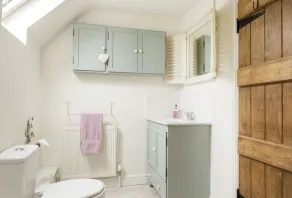 Enjoy a taste of rural life in this beautifully presented Cotswold period home. - Image 4