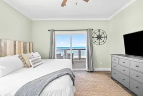 A Dog Friendly, Gulf Front Home with Private Boardwalk and Beach Access - Image 5