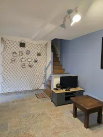 House with garden and free parking - Image 2