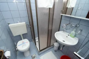 Apartamento para dos personas en la playa Zavalatica, Korcula (A-9315-b) - Image 2