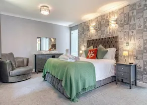 Large superior one-bedroom lodge with hot tub for two adults. - Image 4