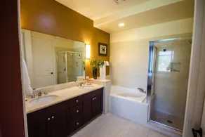 Fairway Villas -Updated/Gold Golf /2nd Floor/ Lake View/ Steps to Pool/BBQ/Gym - Image 3