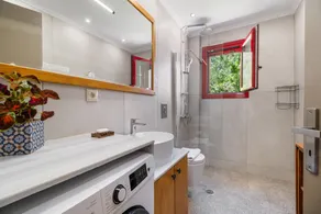 Cozy 2-bdrm-house With Garden - Image 2