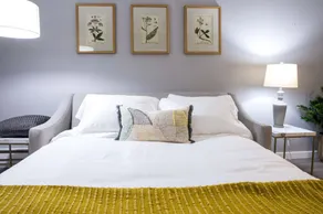 NEW! King Bed, 600mbps +4K TVs in the Garden Apt - Image 5