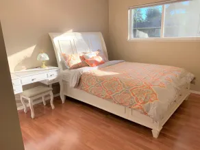 Nice & Cute 4B2B w 2TVs Mid-Term Rental Available - Image 4