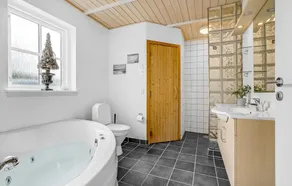Nice home in Spøttrup with sauna - Image 5