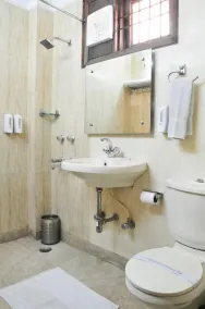 East Inn Hotel - Image 3