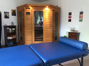 Guesthouse 'Room 4 - The Red Suite' with Shared Terrace and Garden - Image 5