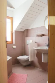 Casa con giardino, 4 camere, 2 bagni, 151 mq - Image 2