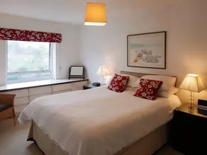 2 bedroom accommodation in Noss Mayo - Image 4