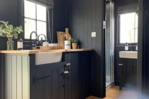 Shepherd's Hut - Sleeps 2 - Pet Friendly - Parking - Image 2