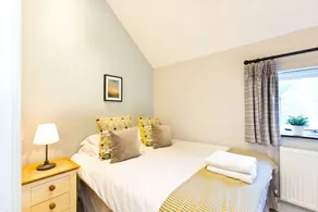Traditional stone cottage in Hurdlow, sleeps up to 8 guests in 4 bedrooms. - Image 4
