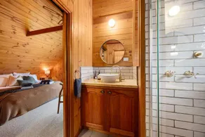 Onyx Retreat Healesville Luxury Lodge x Hot Tub - Image 4