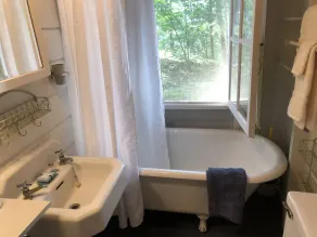 Rockview Cottage: Peaceful Lake Champlain Retreat, Private - Image 2