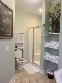 Exquisite 2BR Luxuriöse Suite Großartige Lage in Greenville - Image 4