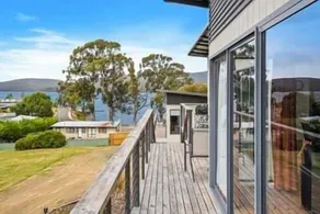 Cottage on Chapman, beautiful Bay Views - Image 4