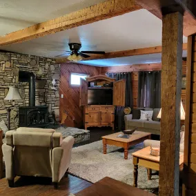Rustic and Unique in a Remote location - Image 4
