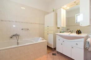 Comfortable and modern apartment with two bedrooms, top location, close to the beach and the center of Porec - Image 3