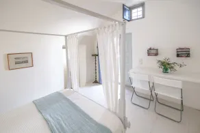 La maison des oiseaux chanteurs.  Studio traditionnel romantique avec belle vue mer - Image 5