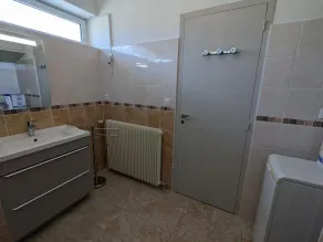 Comfortable house with private garden, internet, parking - Image 5