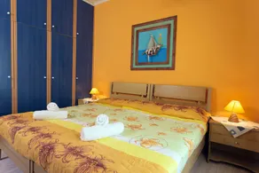 4 villas in a green vineyard - Image 2
