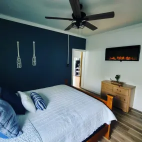 Wine Down Bungalow-Newly Renovated, Perfect For Two! Your private lake break! - Image 3