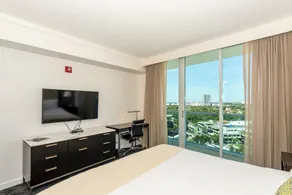Cozy Condo with City Views in Coconut Grove Hotel - Image 5