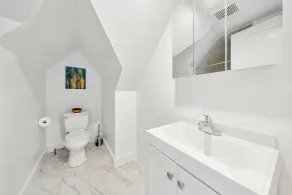 NY Luxury Apt Free Parking in PRIME Area - Image 2