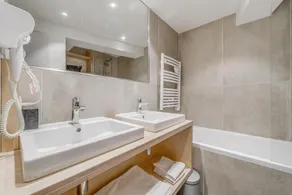 Overfladeareal: ca. 80 m² 11. sal. Orientering: Syd. Stue med sovesofa - Image 2