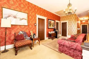 Queen Size Suite with a shared Hallway Bath - Image 5