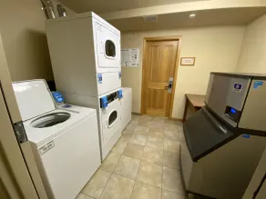 Cozy Ski-In Ski-Out Condo with Heated Pool - Image 2