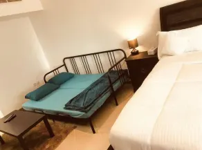 Dubai Marina Deluxe Apartment - Image 3