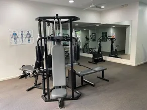 Spacious 1 bedroom apartment with internal parking, pool and gym - Image 2