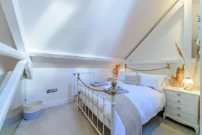 Luxury family friendly holiday cottage in the heart of the Cotswolds - Church Mews - Image 4