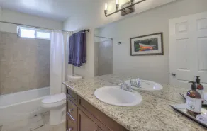 Large 2 Master Bedrooms total 4 bedroom 3 bath, family friendly house with AC - Image 4