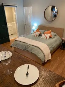 Newly renovated backhouse in the heart of Memphis' historic Evergreen District. - Image 5