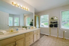 Beautiful Blue Heron Home on Lake Oconee - Image 3
