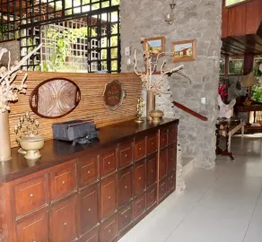 Gorgeous house in town, near the beach, restaurants & bars. - Image 3
