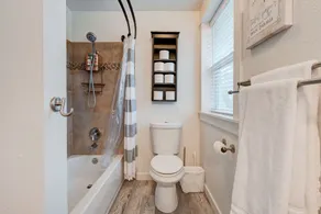 Cozy home in the heart of Vancouver.  Next to a park. Few min drive to PDX. - Image 5