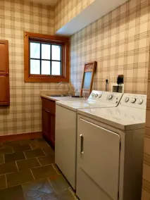 MANCHESTER HOME - BREATHTAKING VIEWS! LOCATION! GOLF! SKIING! SHOPPING! HOT TUB! - Image 3
