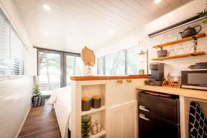 Moss Oak - Container Home Near Magnolia and Baylor - Image 4
