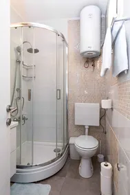 Holiday apartment with terrace and air conditioning - Image 2